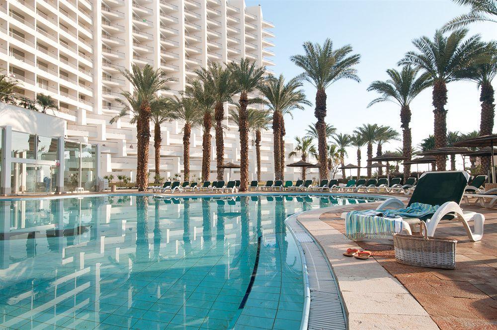 David Dead Sea Resort & Spa เอนโบเกก ภายนอก รูปภาพ The pool at the Dead Sea