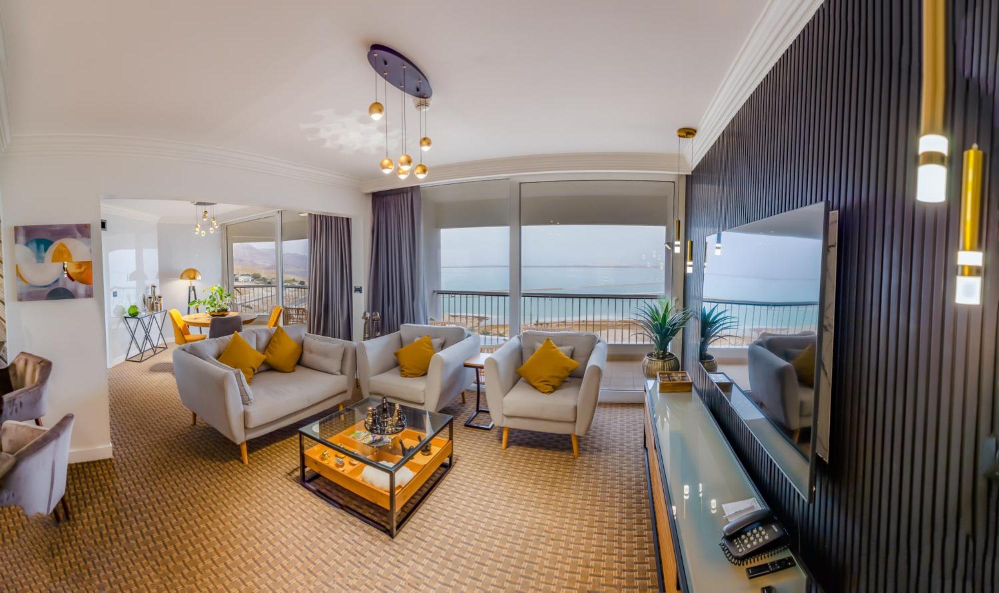 David Dead Sea Resort & Spa เอนโบเกก ภายนอก รูปภาพ A living room in a hotel