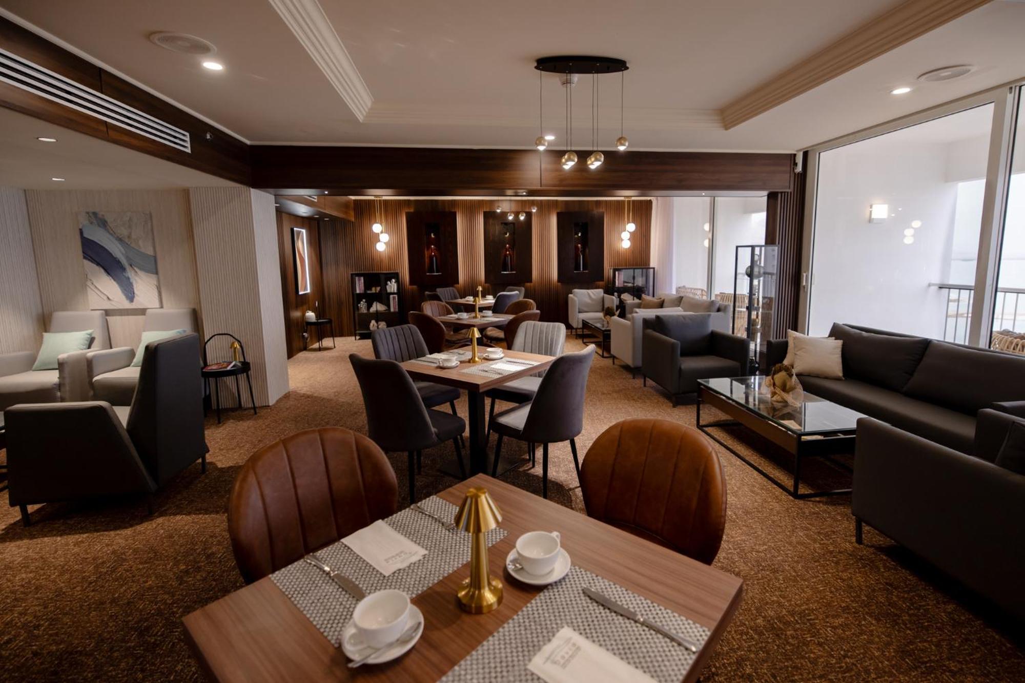 David Dead Sea Resort & Spa เอนโบเกก ภายนอก รูปภาพ The lounge at the airport