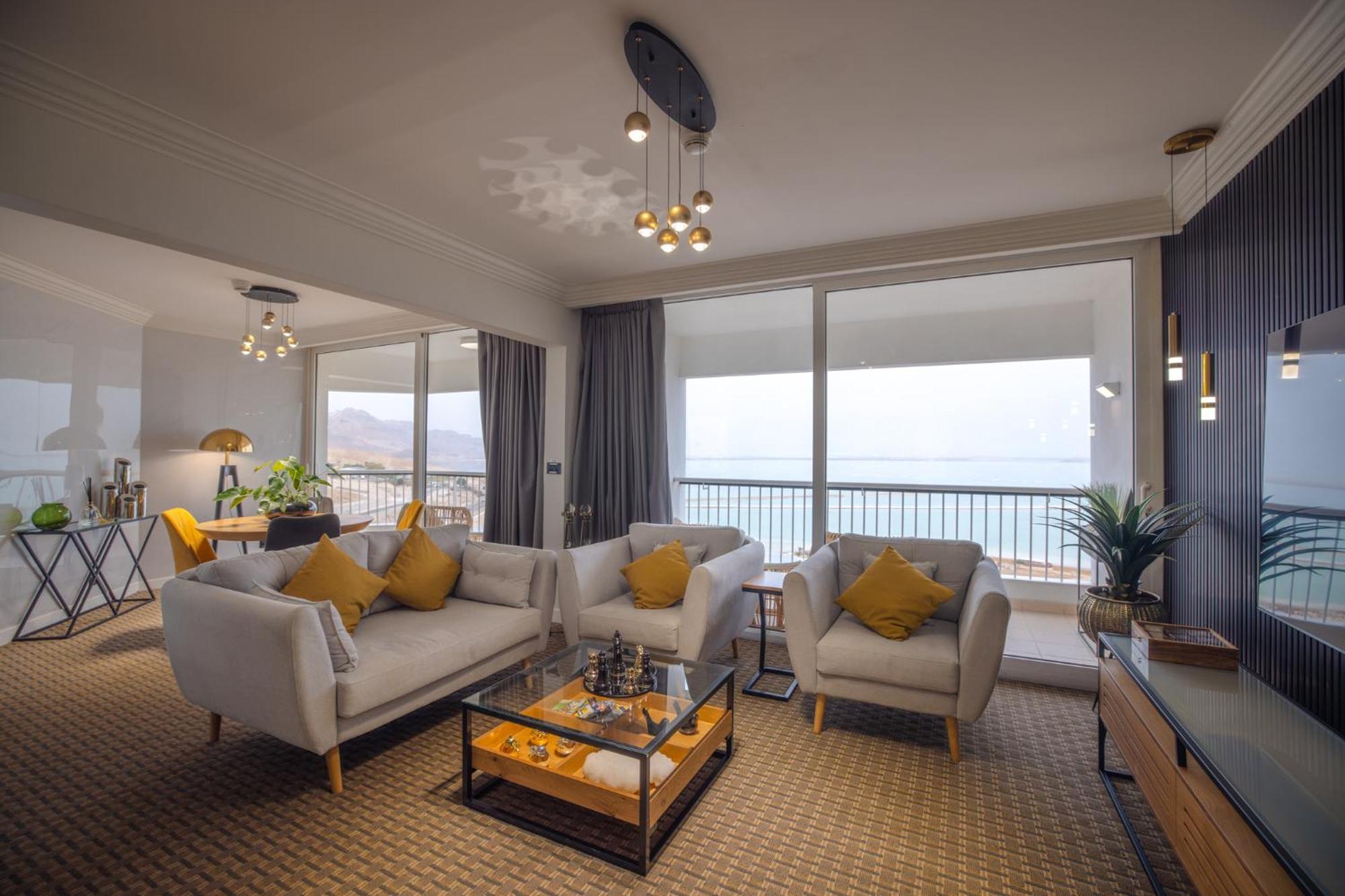 David Dead Sea Resort & Spa เอนโบเกก ภายนอก รูปภาพ A living room