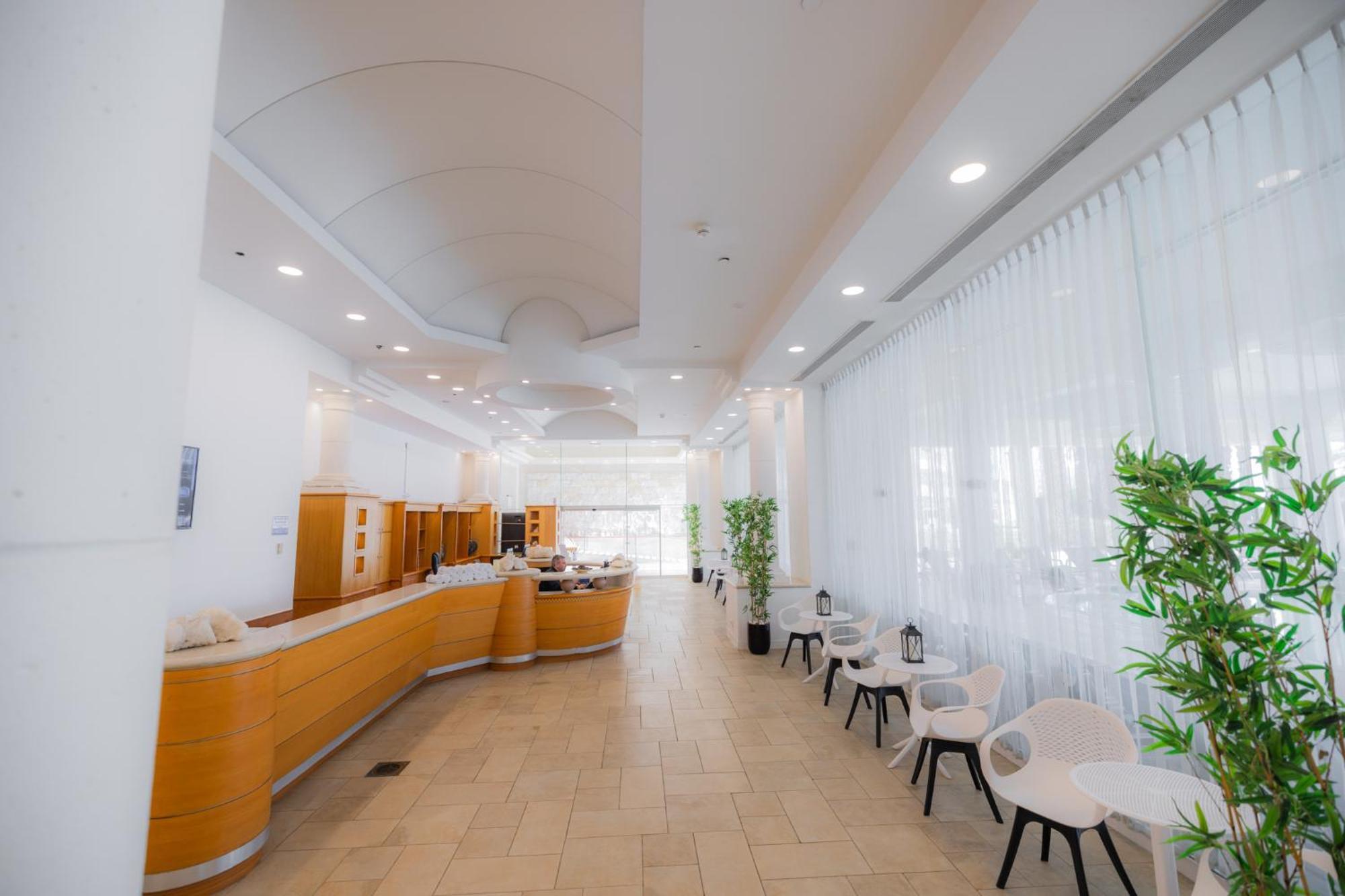 David Dead Sea Resort & Spa เอนโบเกก ภายนอก รูปภาพ The lounge at the airport