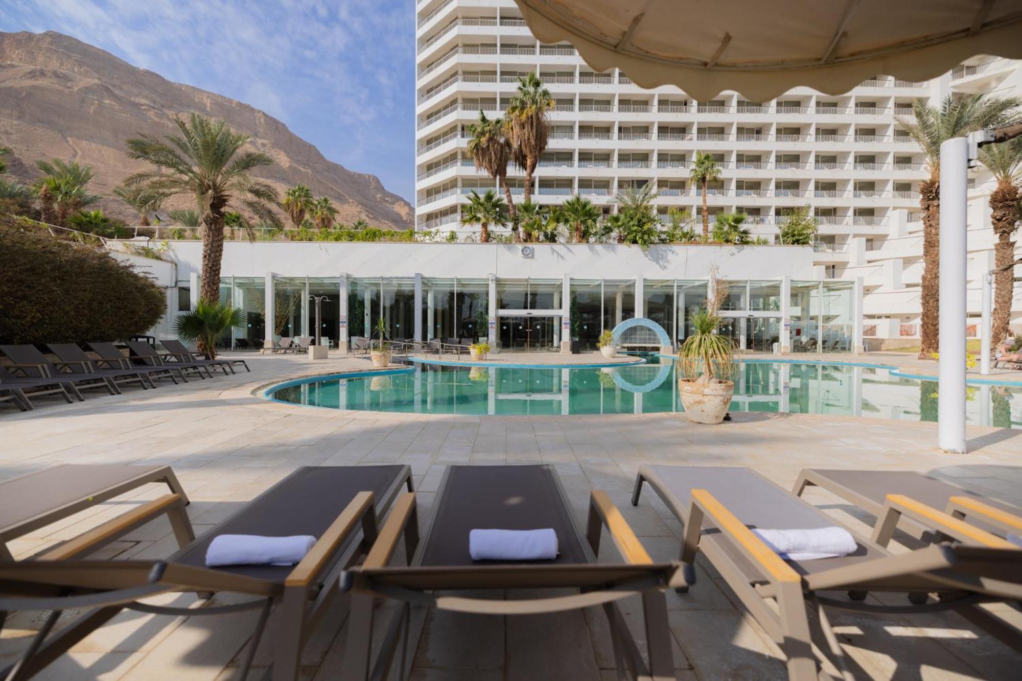 David Dead Sea Resort & Spa เอนโบเกก ภายนอก รูปภาพ The pool at the Royal Palm Hotel