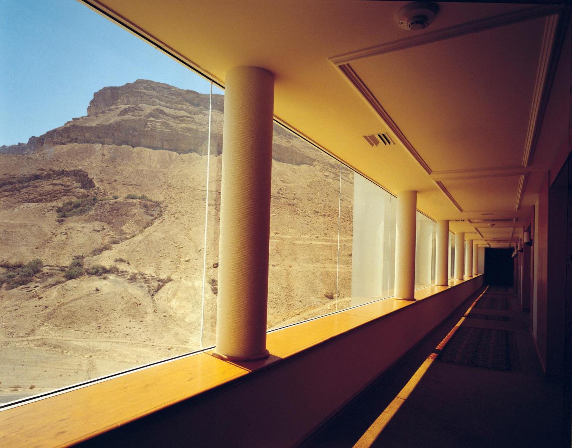 David Dead Sea Resort & Spa เอนโบเกก ภายนอก รูปภาพ The interior of the Ben Gurion Airport