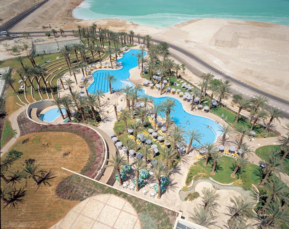 David Dead Sea Resort & Spa เอนโบเกก ภายนอก รูปภาพ Aerial view of the resort